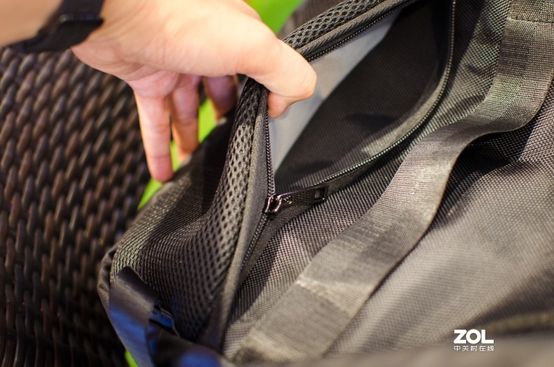 网红地摊神器，LED创意背包让出行脑洞大开