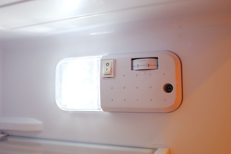 单身狗日子苦？鸡鸭鱼肉样样齐全！云米130L双开门冰箱给你的生活增姿添彩