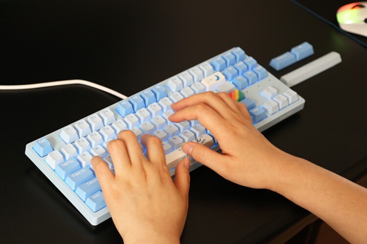 【首发新品】300元档位客制化体验：达尔优A87天空蓝限定版天空轴体验