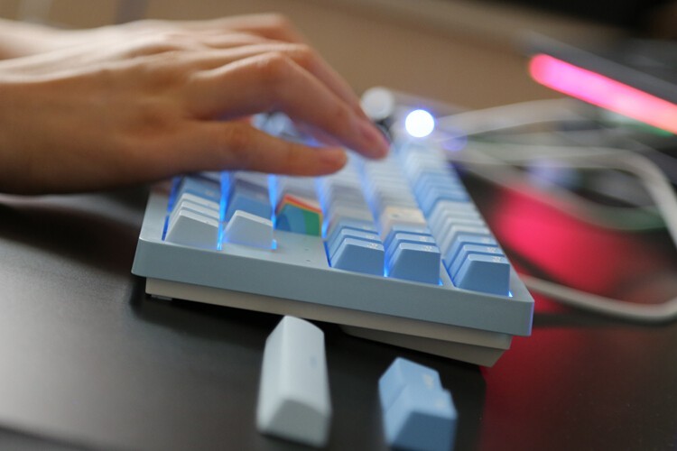 【首发新品】300元档位客制化体验：达尔优A87天空蓝限定版天空轴体验