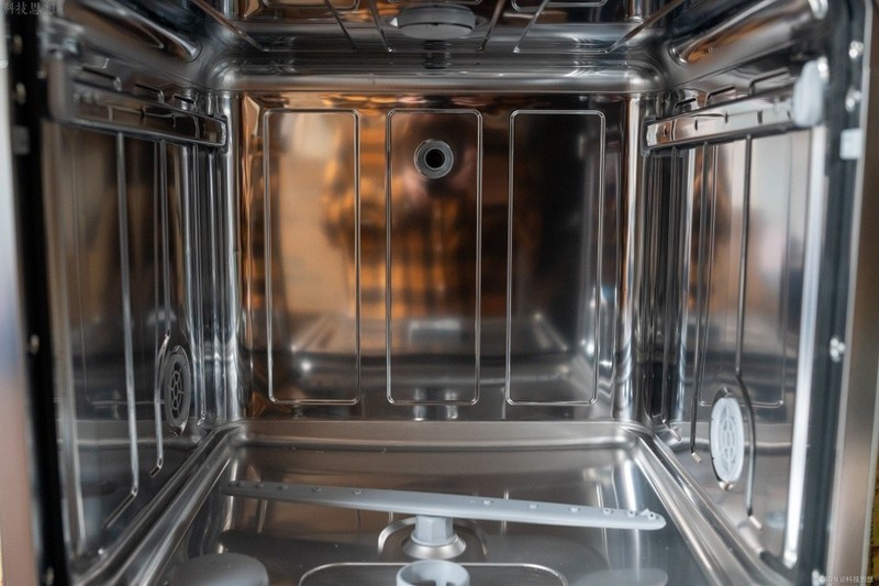 全自动的洗碗能手，省时省力更卫生，云米AI洗碗机Iron A1体验