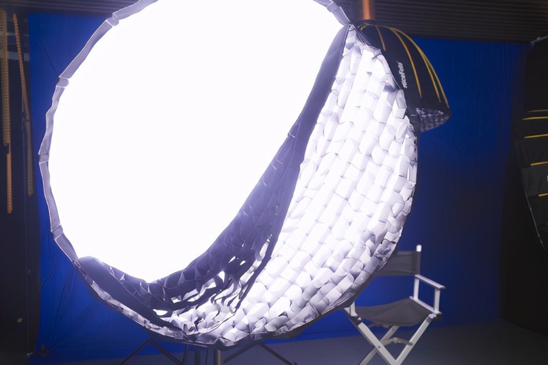 摄影师影视制作人专属柔光利器-耐思深度快装柔光箱EM-90g开箱评测