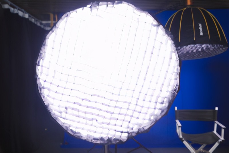 摄影师影视制作人专属柔光利器-耐思深度快装柔光箱EM-90g开箱评测