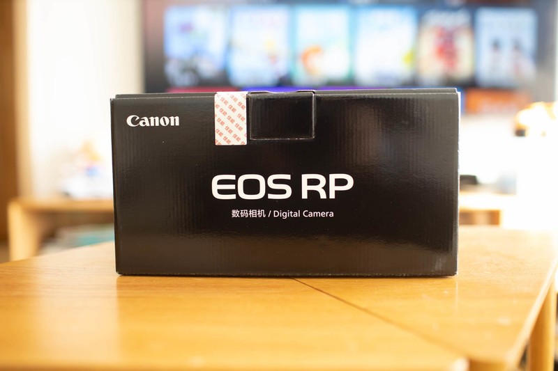 入手佳能微单一年，我添置了哪些值得买的配件好物