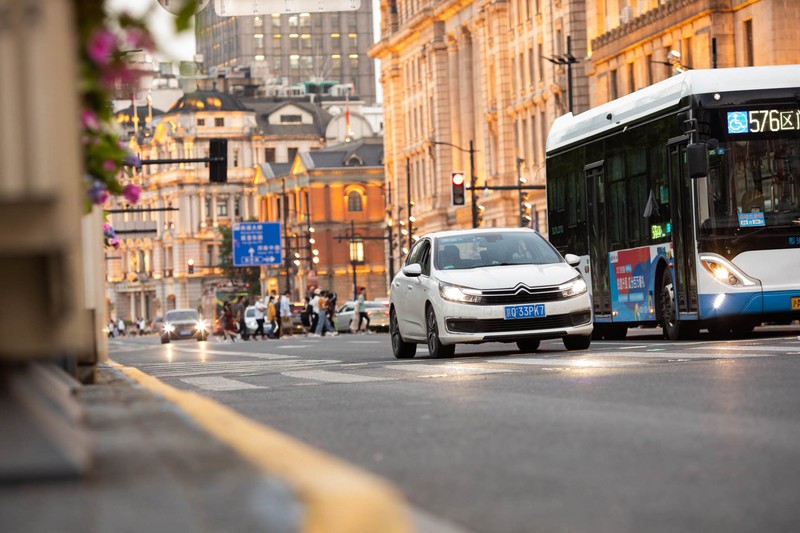 入手佳能微单一年，我添置了哪些值得买的配件好物