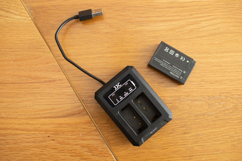 入手佳能微单一年，我添置了哪些值得买的配件好物