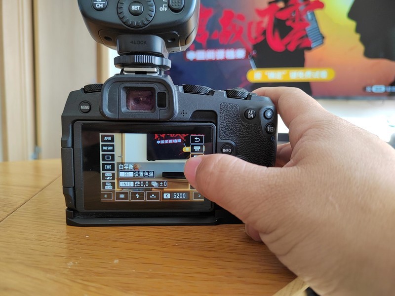 入手佳能微单一年，我添置了哪些值得买的配件好物