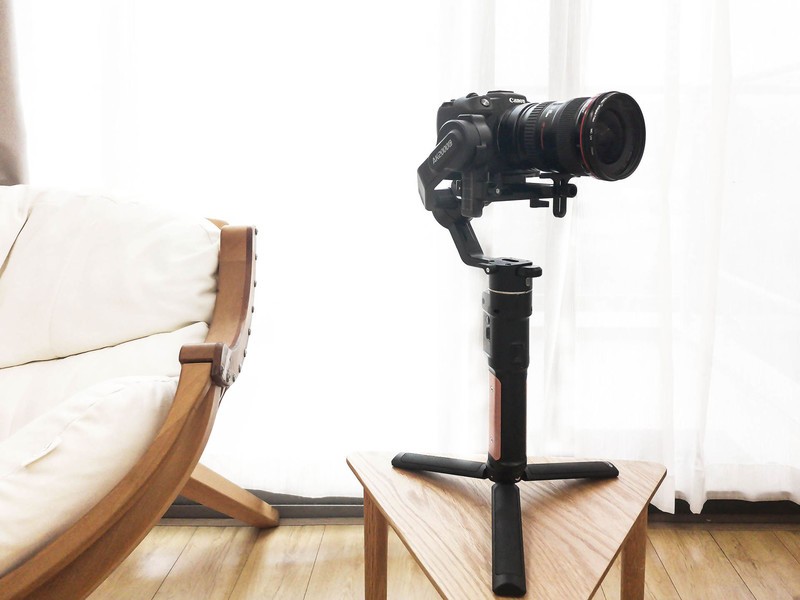 入手佳能微单一年，我添置了哪些值得买的配件好物