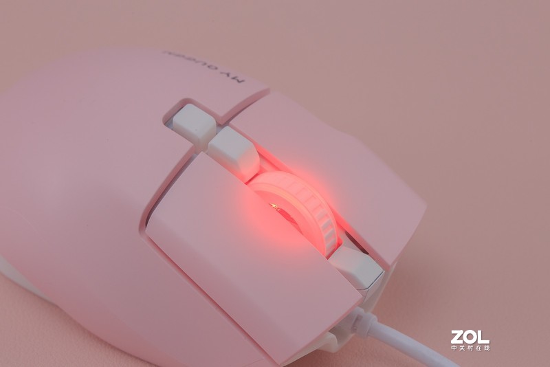 长得可爱，却不是HelloKitty，女性玩家会爱上的游戏鼠标