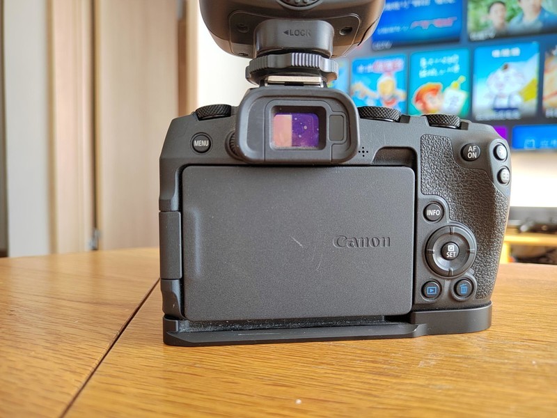 入手佳能微单一年，我添置了哪些值得买的配件好物