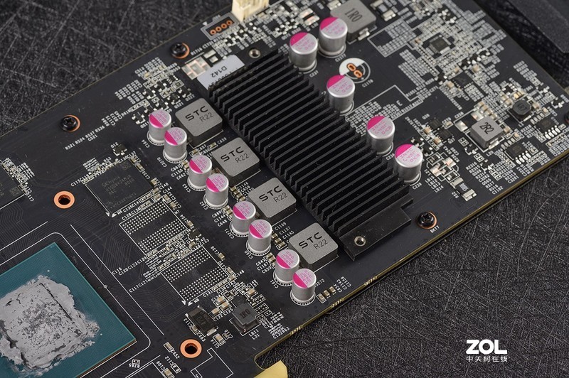 新老显卡对比，想玩好光追游戏还是上新显卡吧