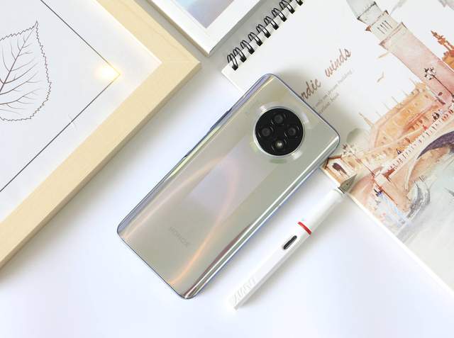 荣耀X20深度评测！又一个爆款？120Hz全视屏、直屏、66W快充