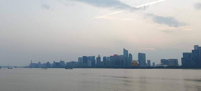 荣耀X20深度评测！又一个爆款？120Hz全视屏、直屏、66W快充