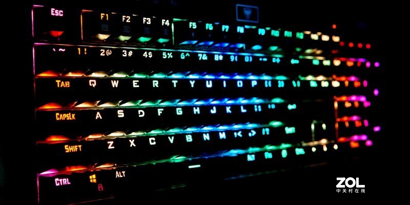 防水换轴啥都有 超频三GI801黑曼巴游戏机械键盘体验