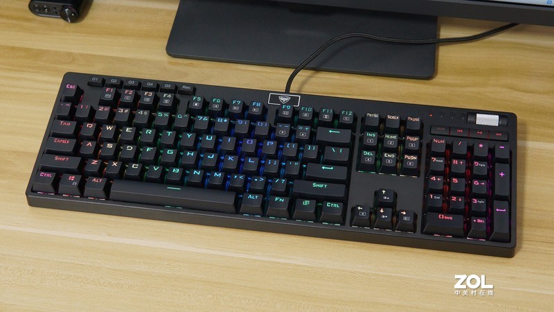 防水换轴啥都有 超频三GI801黑曼巴游戏机械键盘体验