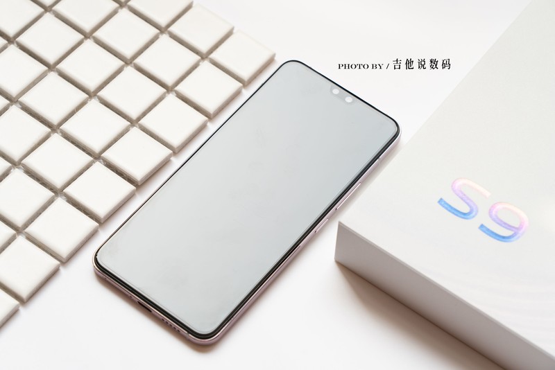 讲真，vivo S9这个朝露白真的一点都不“白”，漂亮极了！