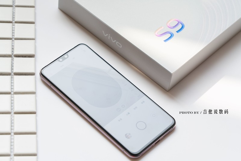 讲真，vivo S9这个朝露白真的一点都不“白”，漂亮极了！
