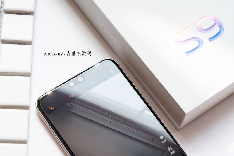 讲真，vivo S9这个朝露白真的一点都不“白”，漂亮极了！