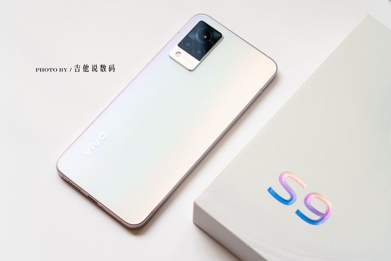 讲真，vivo S9这个朝露白真的一点都不“白”，漂亮极了！