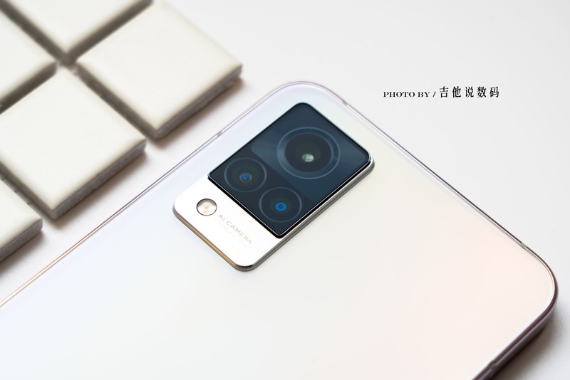 讲真，vivo S9这个朝露白真的一点都不“白”，漂亮极了！