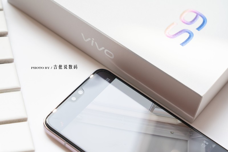 讲真，vivo S9这个朝露白真的一点都不“白”，漂亮极了！