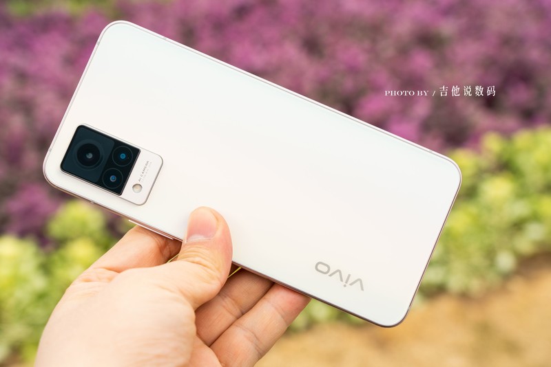 讲真,vivo s9这个朝露白真的一点都不"白",漂亮极了!