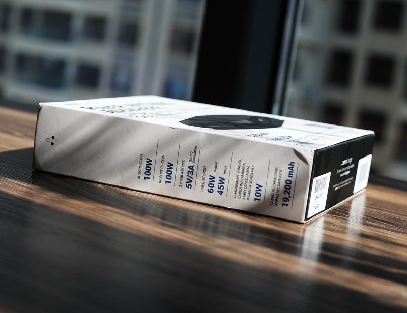 支持220V输出，解决移动电源致命短板-Omni 20+移动电源