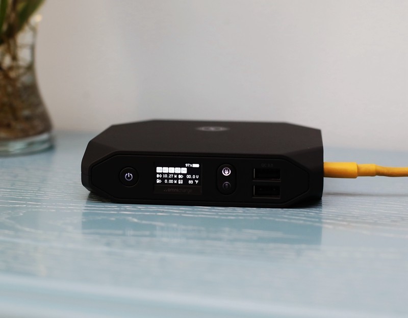 支持220V输出，解决移动电源致命短板-Omni 20+移动电源