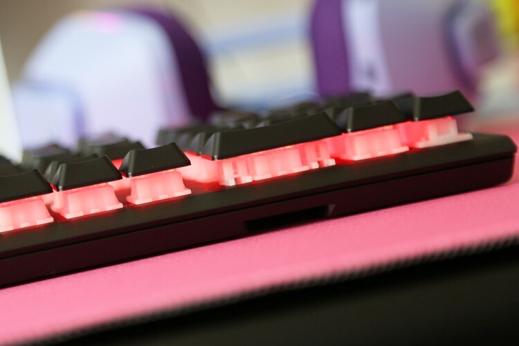 MV新轴体新体验：海盗船K60 PRO樱桃VIOLA机械键盘开箱