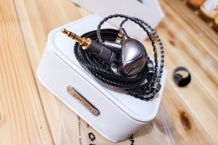 适合学生，推荐初烧！天天动听TIN HiFi T5 DOC碳分子振膜动圈耳机