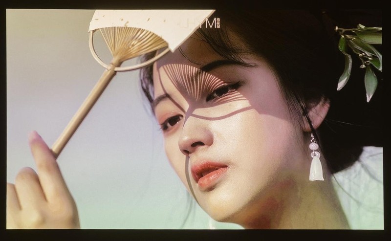 摄影师用什么投影仪拍高逼格大片？优先选明基E592智能高清投影仪