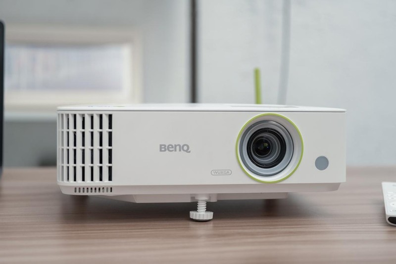 摄影师用什么投影仪拍高逼格大片？优先选明基E592智能高清投影仪