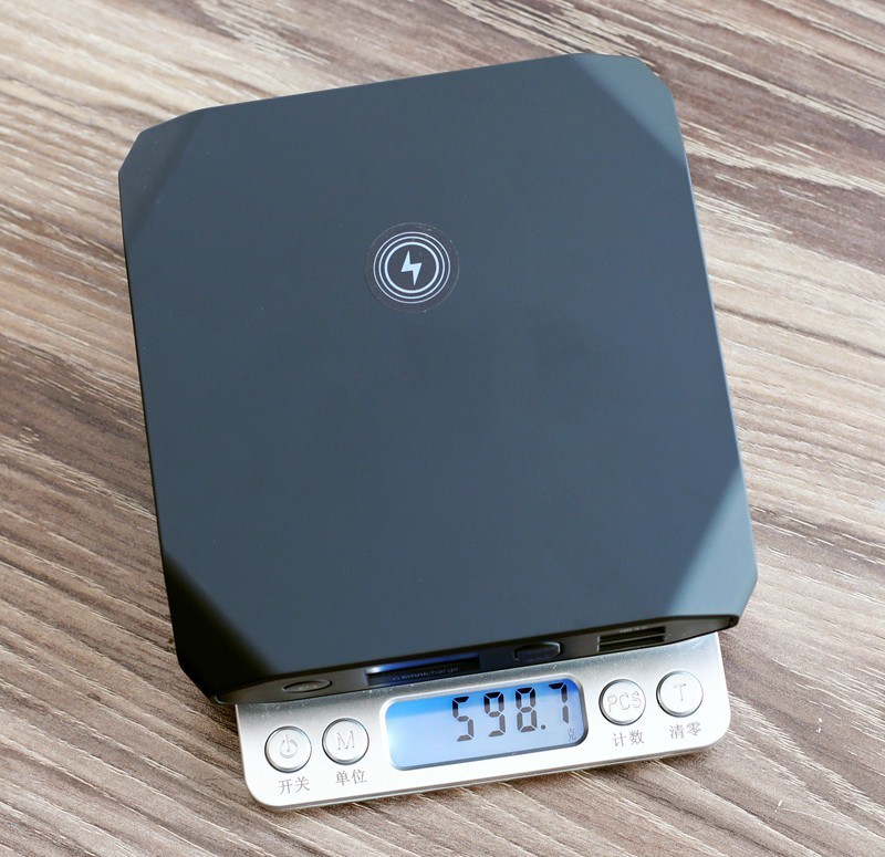 支持220V输出，解决移动电源致命短板-Omni 20+移动电源