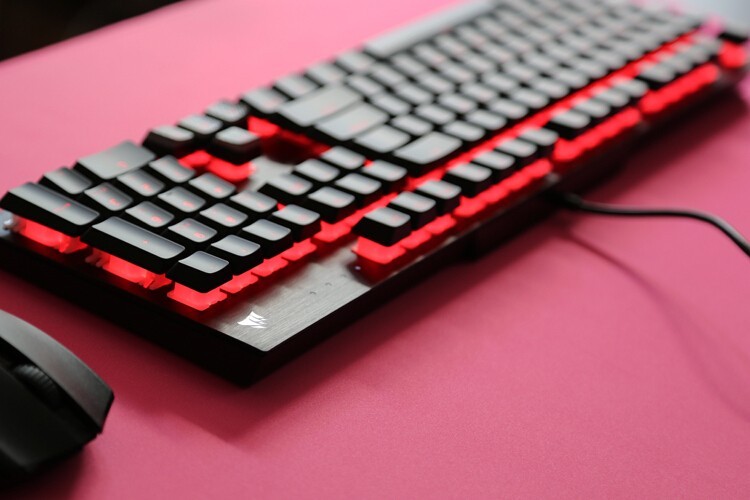 MV新轴体新体验：海盗船K60 PRO樱桃VIOLA机械键盘开箱