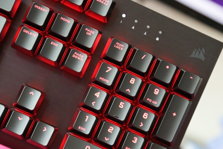 MV新轴体新体验：海盗船K60 PRO樱桃VIOLA机械键盘开箱