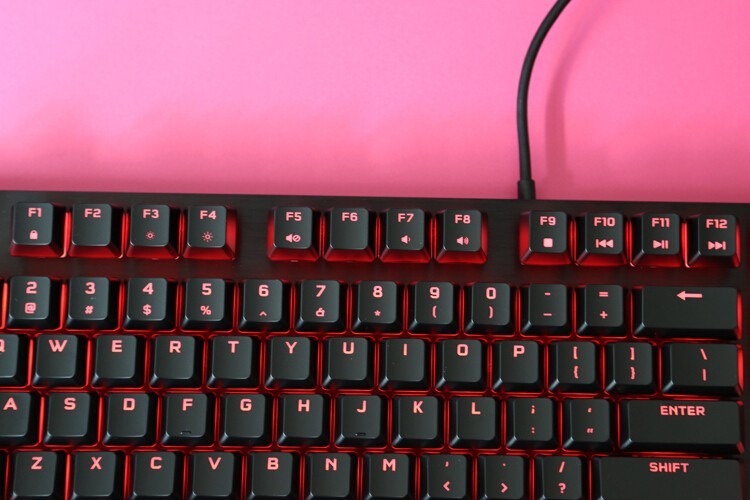 MV新轴体新体验：海盗船K60 PRO樱桃VIOLA机械键盘开箱