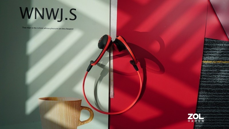 坐高铁、飞机等戴骨传导耳机听歌效果怎么样？