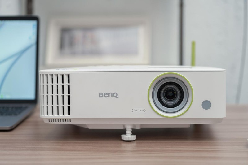 摄影师用什么投影仪拍高逼格大片？优先选明基E592智能高清投影仪