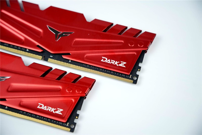 还在为选择内存犯愁？频率高容量大性价比强，十铨冥神内存体验