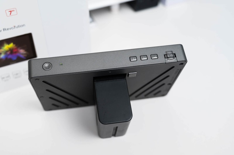 拍摄的愉悦感从哪来？百视悦R7监视器+T2题词器就够了