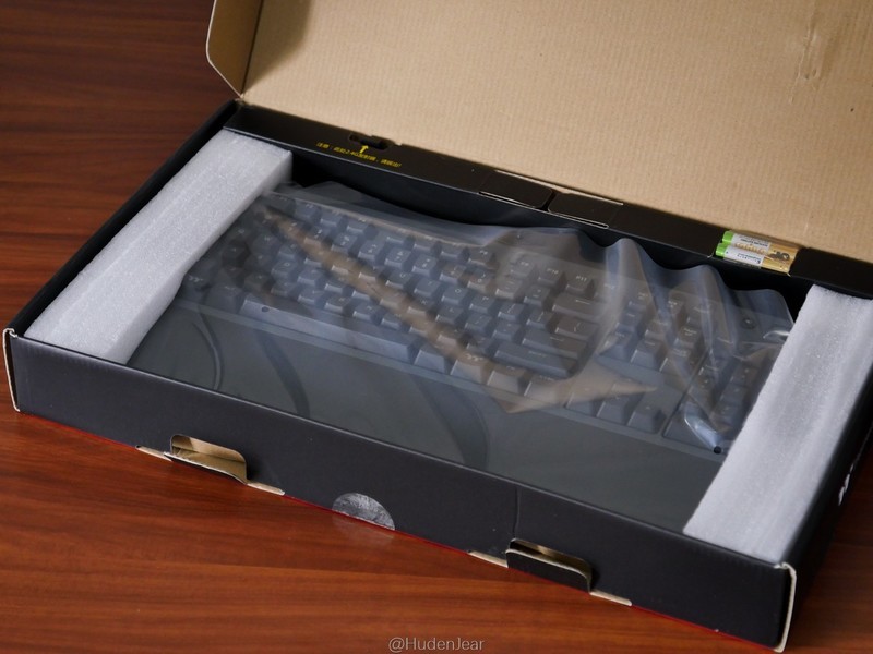 为我办公室添置的无线键盘：Tt G521三模机械键盘开箱