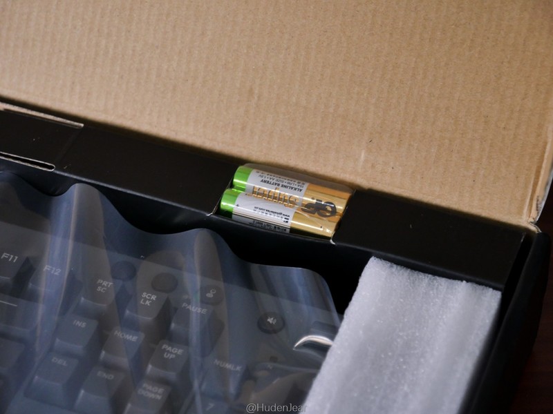 为我办公室添置的无线键盘：Tt G521三模机械键盘开箱