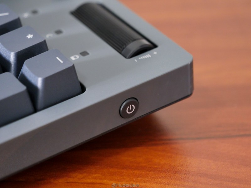 为我办公室添置的无线键盘：Tt G521三模机械键盘开箱