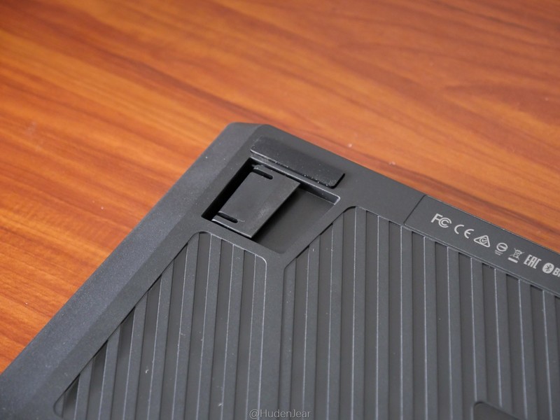 为我办公室添置的无线键盘：Tt G521三模机械键盘开箱