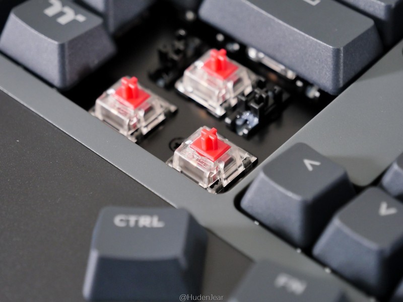 为我办公室添置的无线键盘：Tt G521三模机械键盘开箱