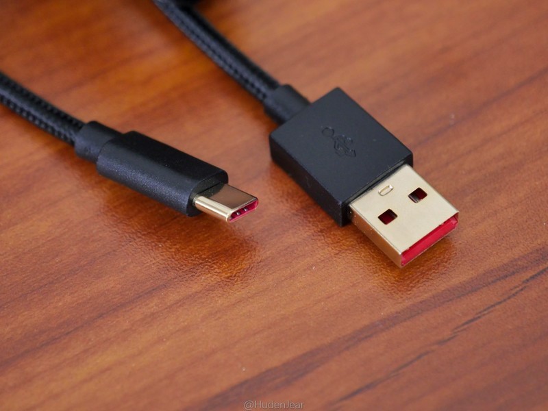 为我办公室添置的无线键盘：Tt G521三模机械键盘开箱