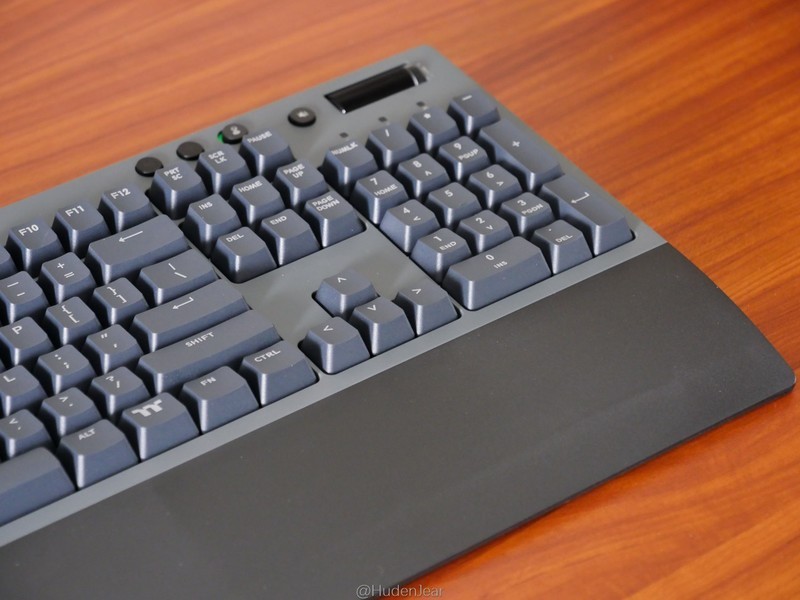 为我办公室添置的无线键盘：Tt G521三模机械键盘开箱