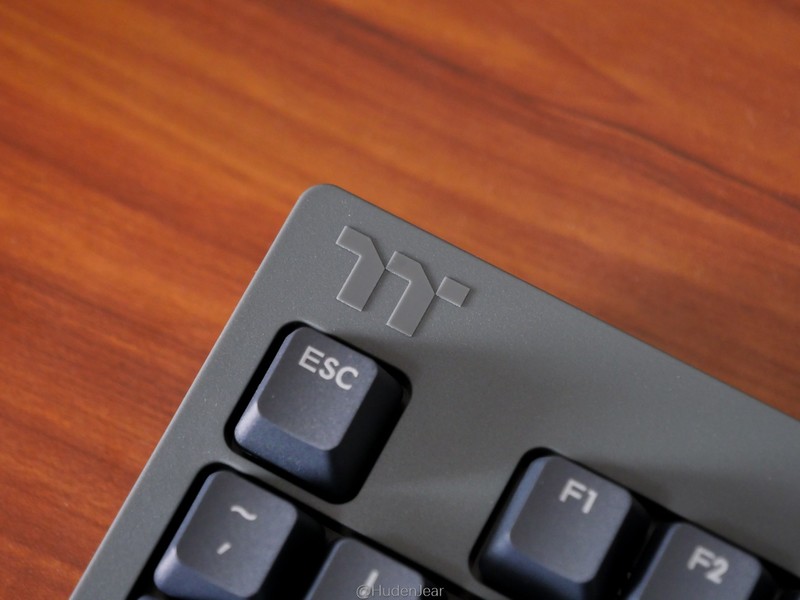 为我办公室添置的无线键盘：Tt G521三模机械键盘开箱