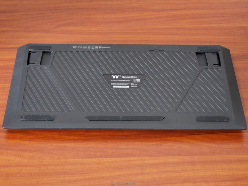 为我办公室添置的无线键盘：Tt G521三模机械键盘开箱