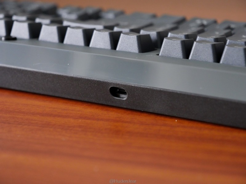 为我办公室添置的无线键盘：Tt G521三模机械键盘开箱